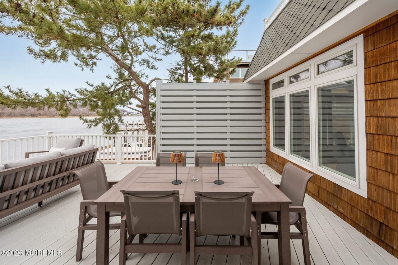 484 Ocean Ave - Photo 5 of 38