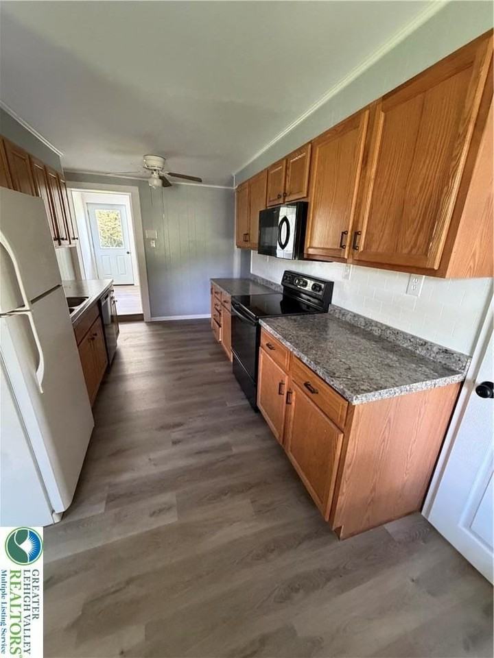 9020 Haaf Rd - Photo 2 of 14