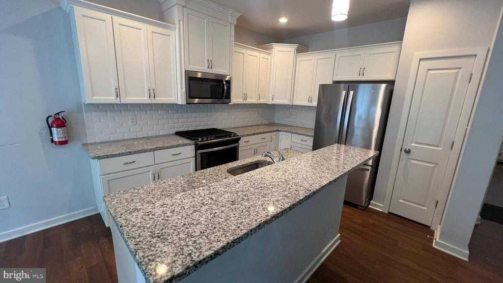 8 Shire Ct - Photo 7 of 30
