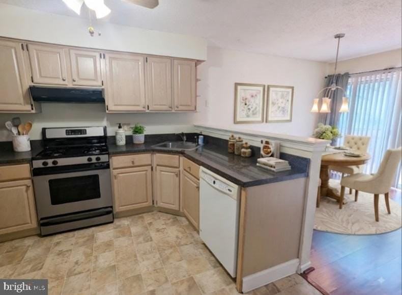1402 Tristram Cir - Photo 4 of 20