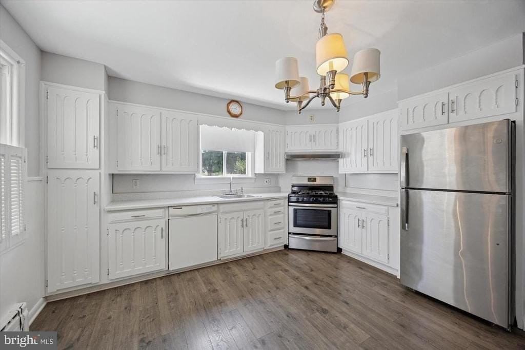 63 Eldridge Ave - Photo 4 of 15