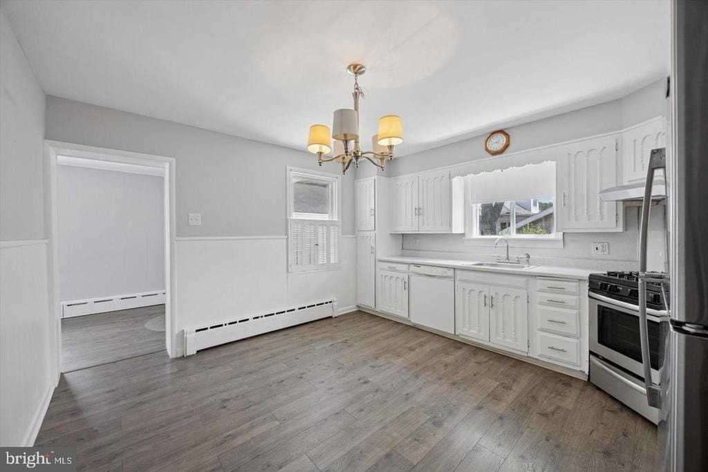 63 Eldridge Ave - Photo 6 of 15