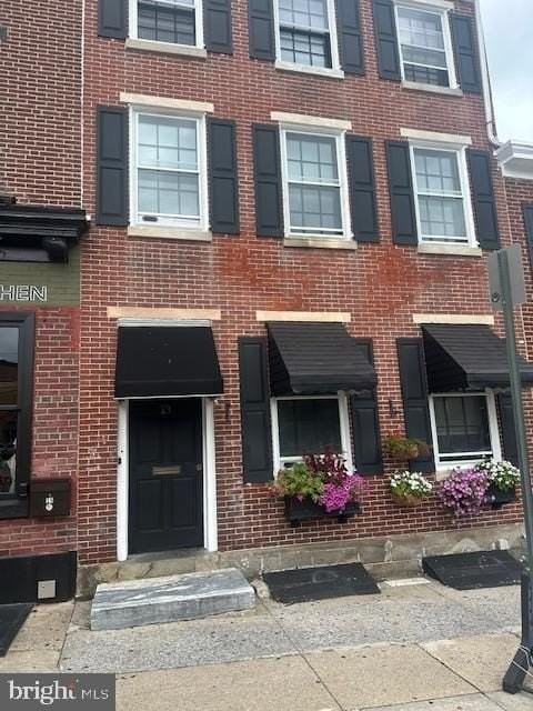 13 N Walnut St