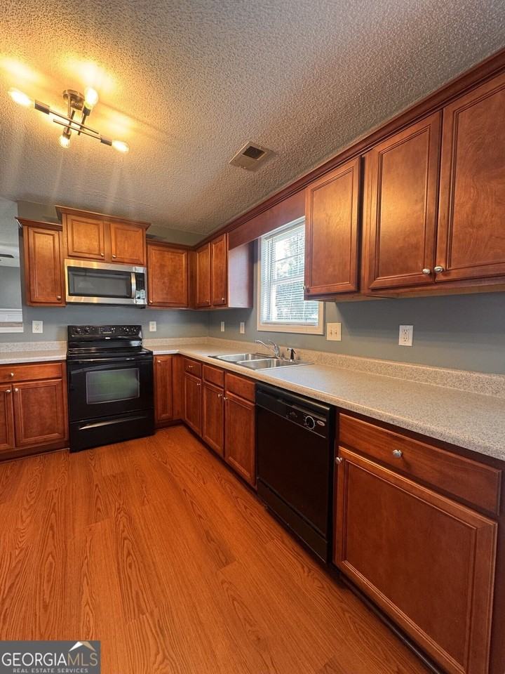 4011 Village Main St - Photo 4 of 19