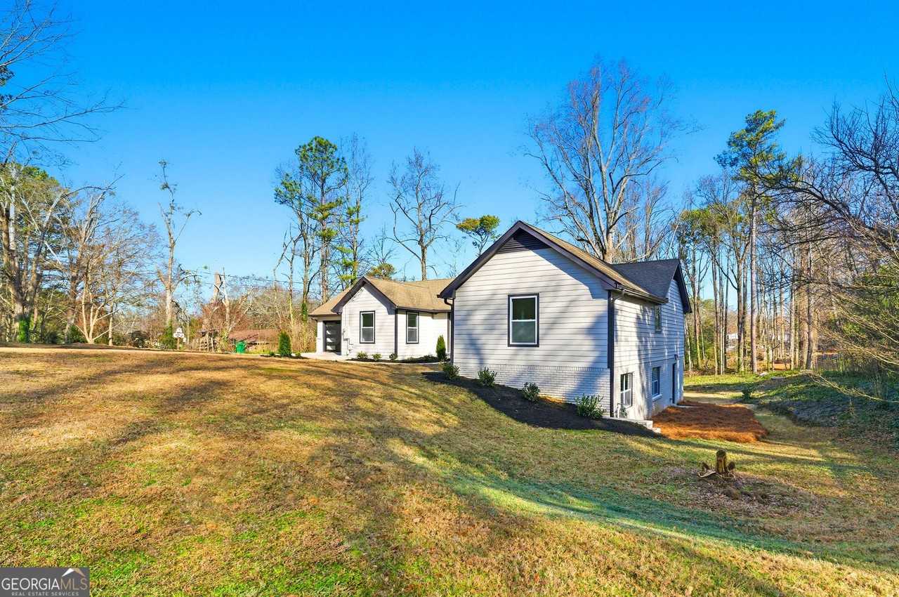 1715 Crestline Dr Ne - Photo 3 of 30