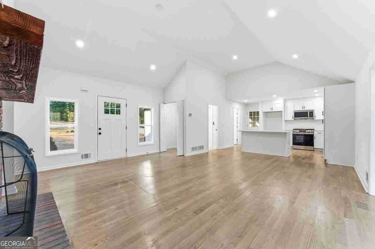 1715 Crestline Dr Ne - Photo 5 of 30