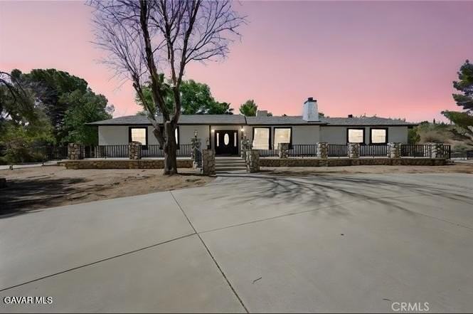 712 W Avenue R8 - Photo 2 of 24