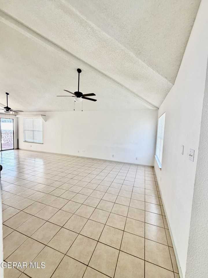1468 Plaza Verde Dr - Photo 2 of 22