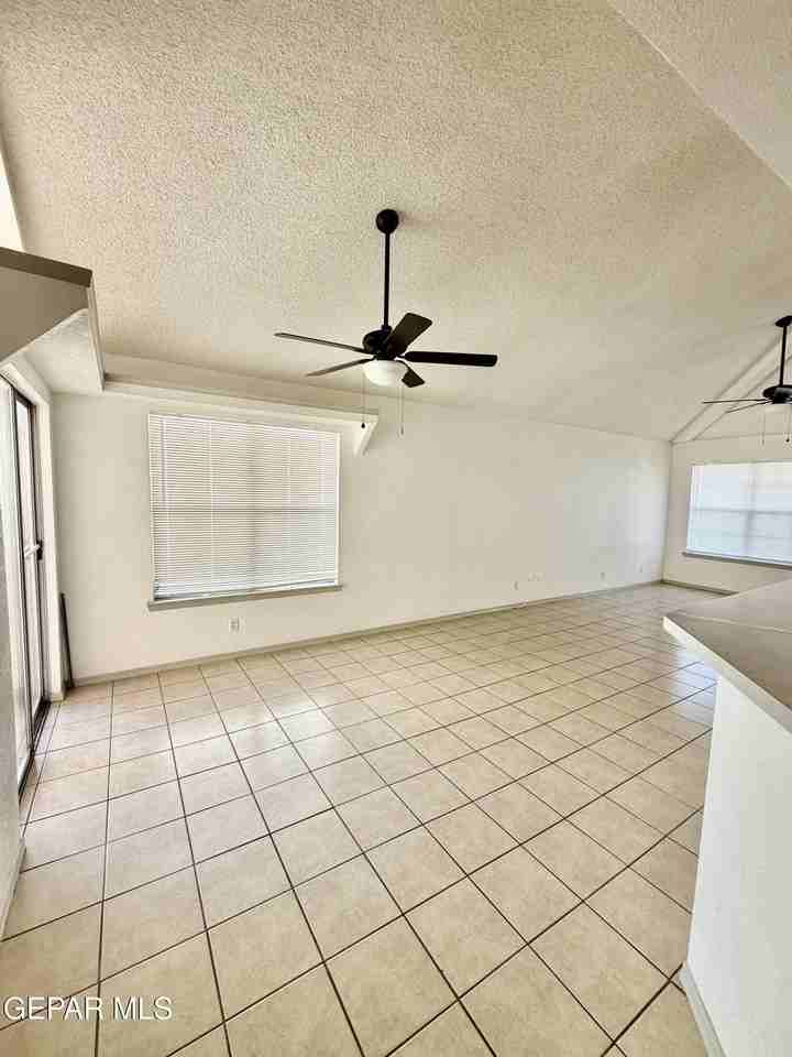 1468 Plaza Verde Dr - Photo 5 of 22