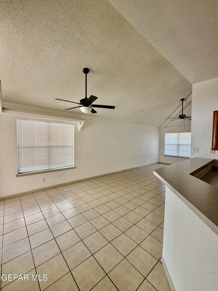 1468 Plaza Verde Dr - Photo 6 of 22