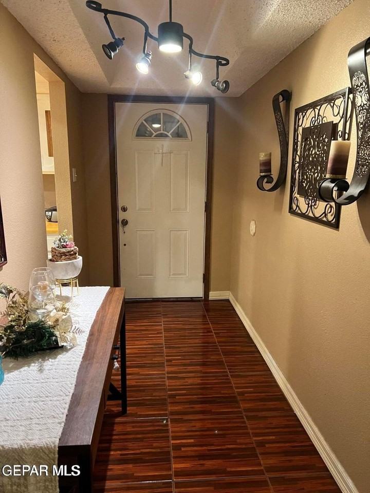 1820 Jack Nicklaus Dr - Photo 2 of 15