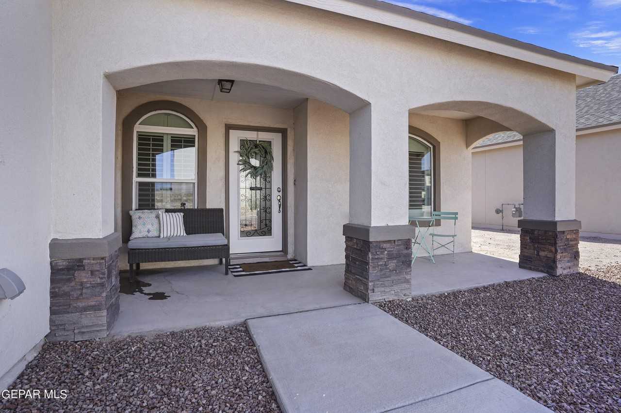 325 Samuel Vista St - Photo 4 of 32