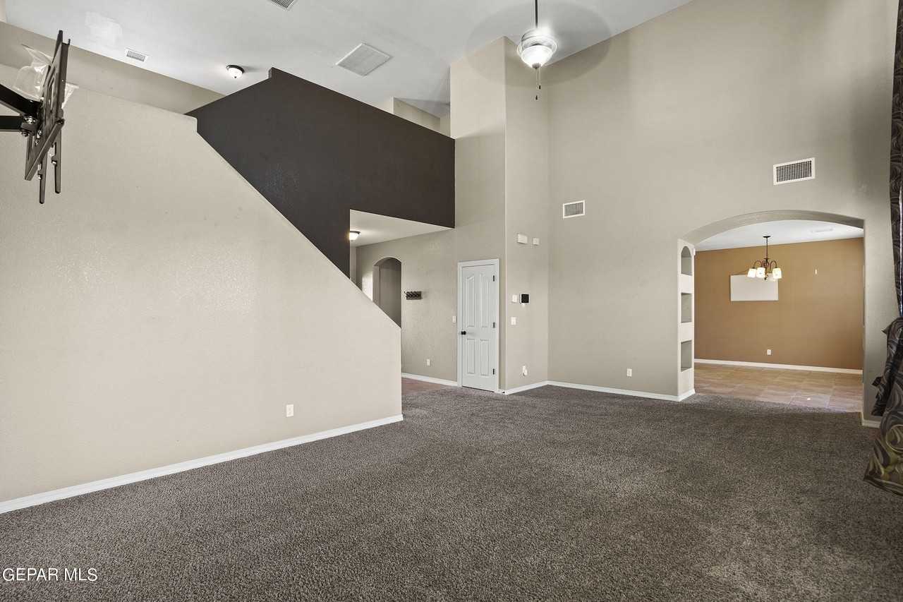 2237 Leafy Point Pl - Photo 7 of 32
