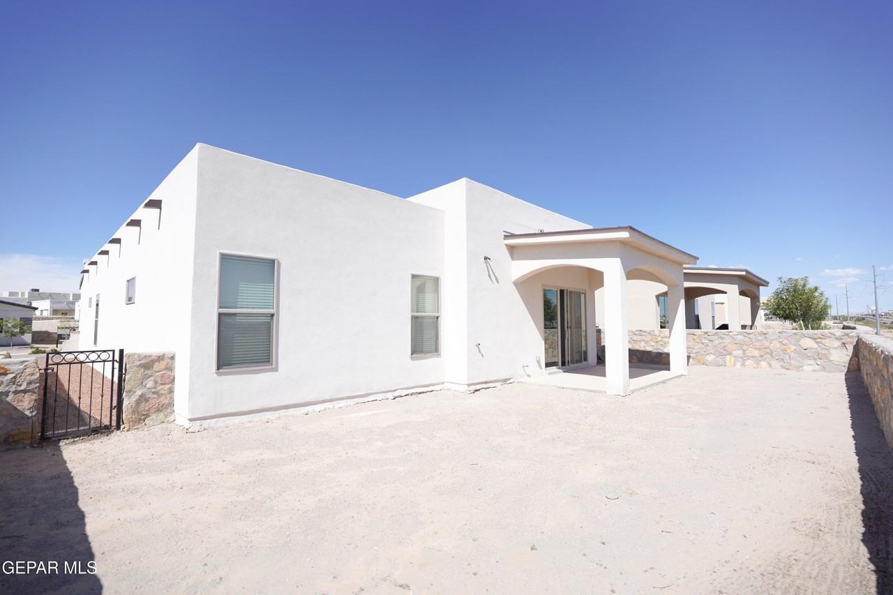13368 Emerald Glass Dr - Photo 2 of 44