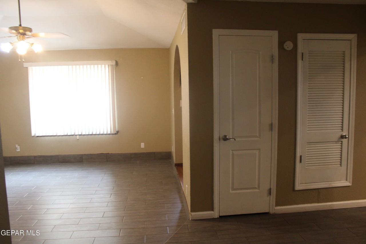 3145 Red Sails Dr - Photo 4 of 21