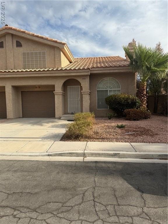 2836 Lone Cliff Dr - Photo 2 of 17