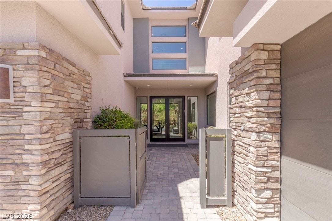 47 Pristine Glen St - Photo 3 of 45