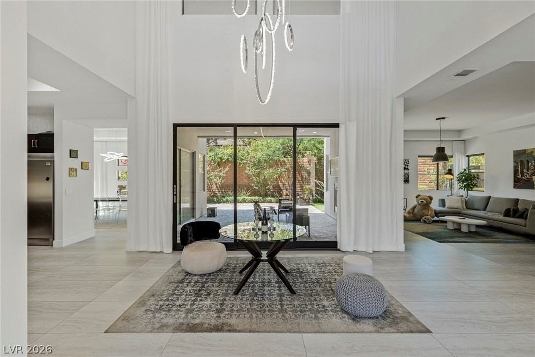 47 Pristine Glen St - Photo 5 of 45