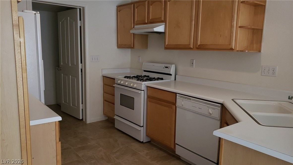 200 Boothbay St - Photo 4 of 16