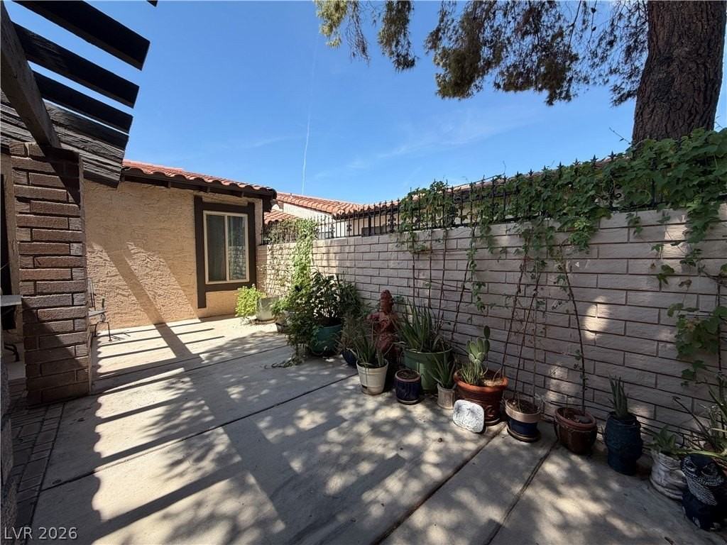 2212 Plaza Del Prado - Photo 4 of 36