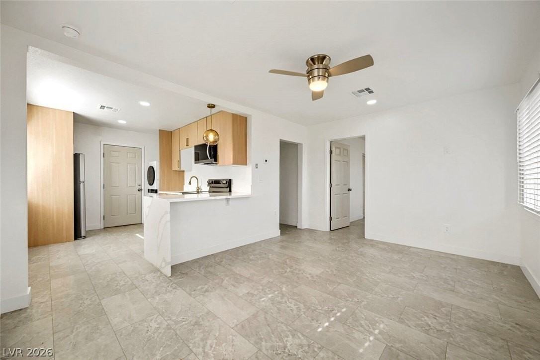 1934 Stanford St #B - Photo 5 of 17