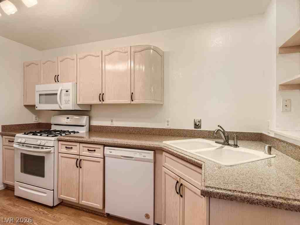 1045 Grammy Dr - Photo 6 of 16