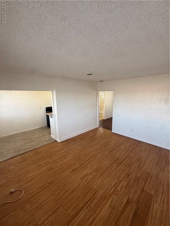 708 Jackson Ave #D - Photo 3 of 18