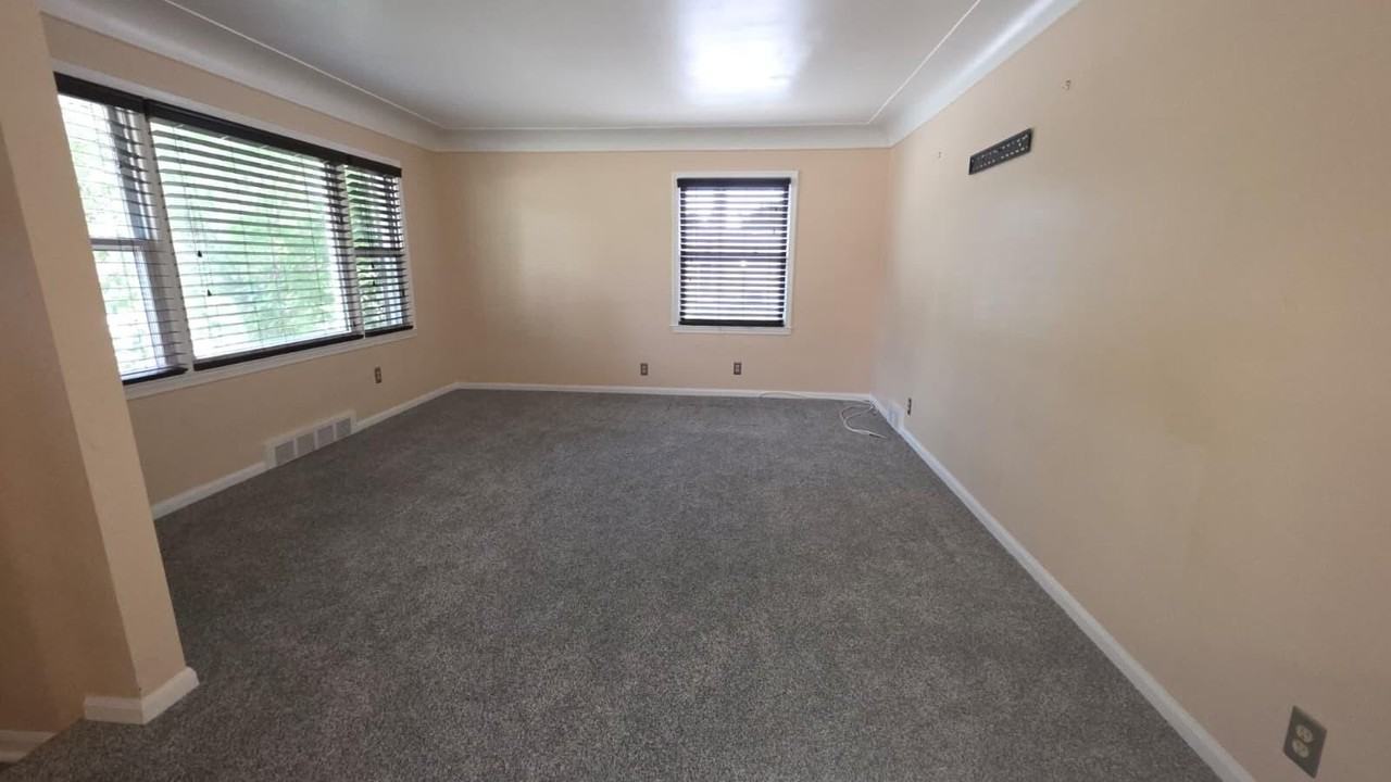 24517 Rosebud Ave - Photo 2 of 13