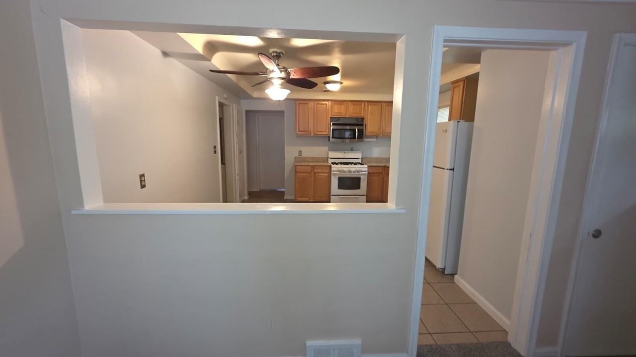 24517 Rosebud Ave - Photo 3 of 13
