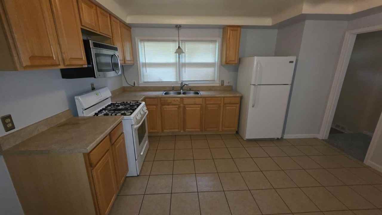 24517 Rosebud Ave - Photo 7 of 13
