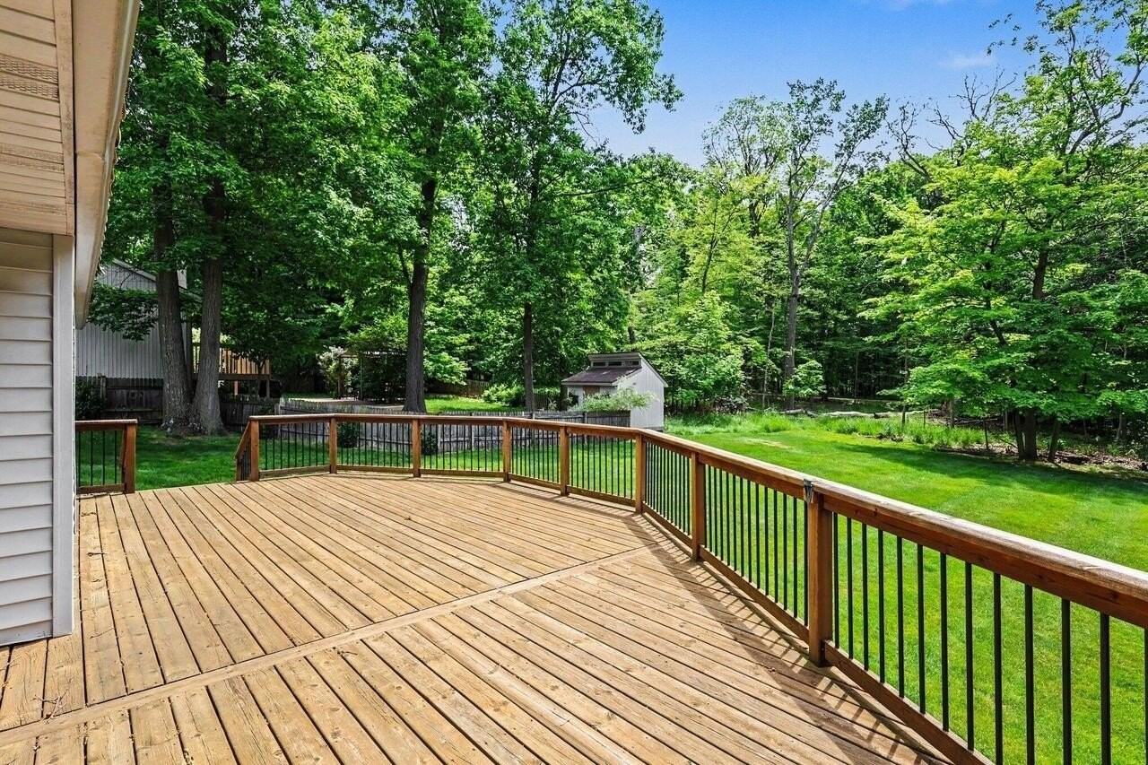 5649 Woodstock Dr - Photo 3 of 24