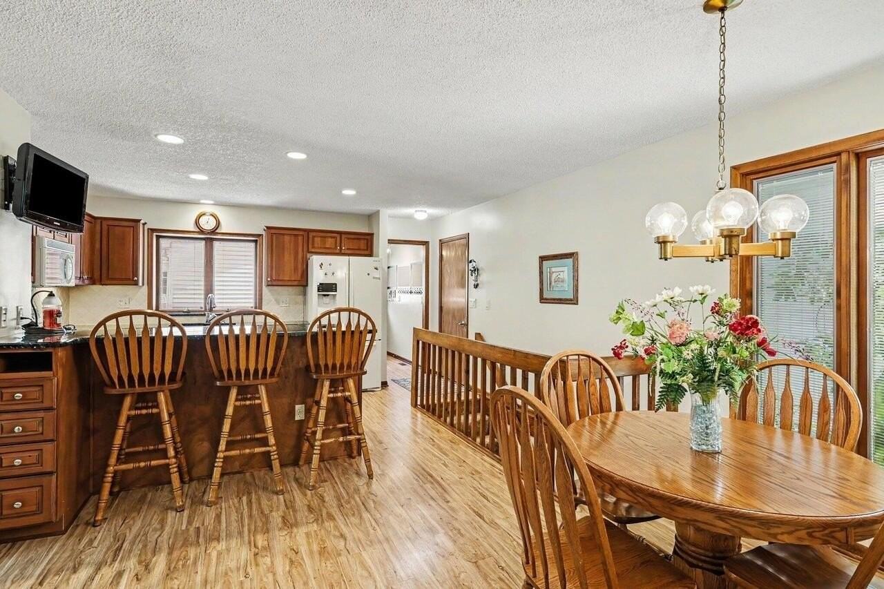5649 Woodstock Dr - Photo 4 of 24