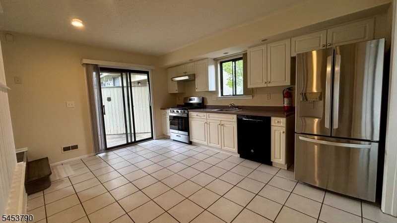 12 Spencer St #12 - Photo 7 of 18