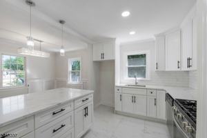 featured image of 33 Larchmont Rd