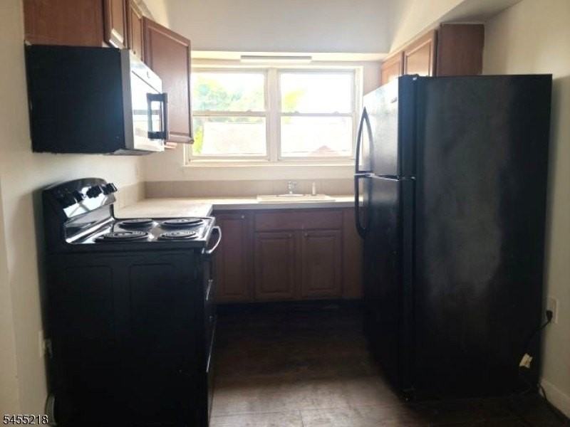 304 Franklin Ave #6 - Photo 2 of 10