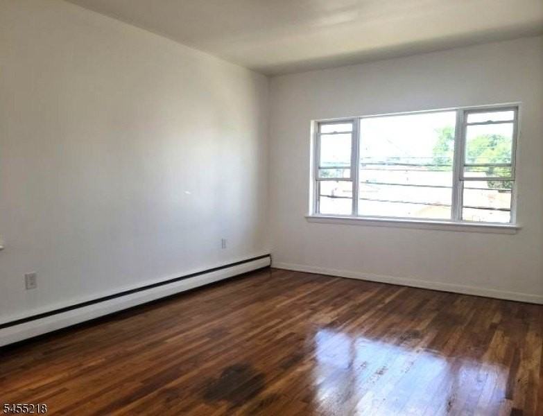 304 Franklin Ave #6 - Photo 6 of 10