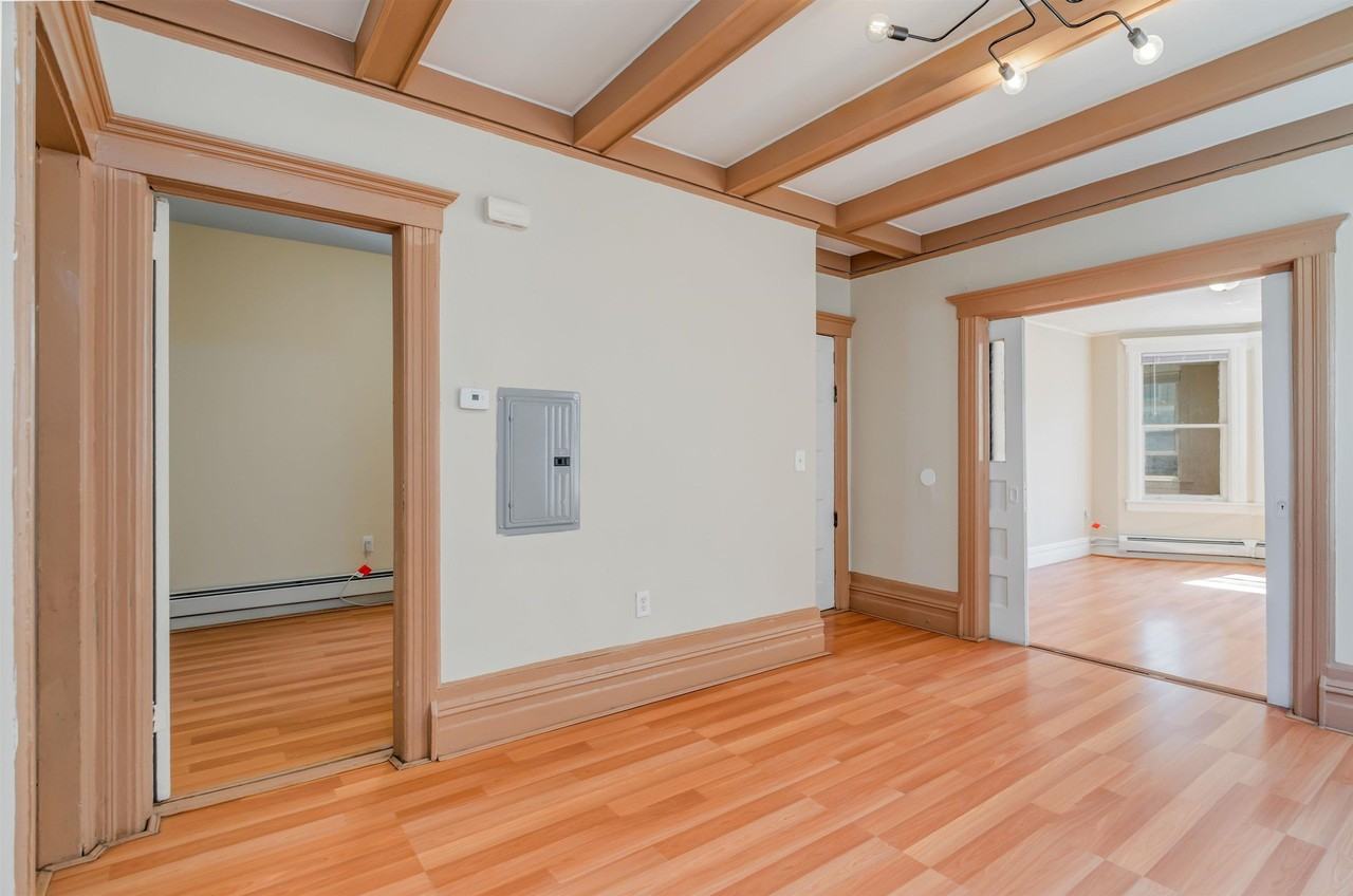 27 Romaine Ave #2 - Photo 4 of 12