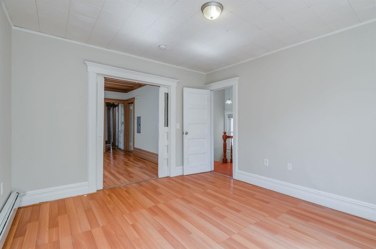 27 Romaine Ave #2 - Photo 5 of 12