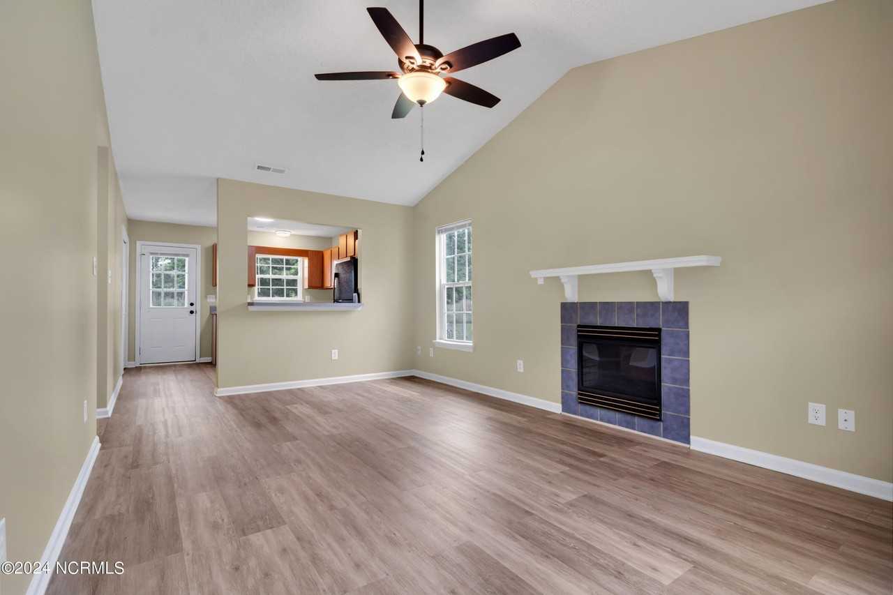 1147 Pueblo Dr - Photo 3 of 13