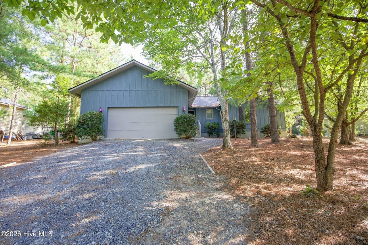 50 Surry Circle Dr N - Photo 2 of 48