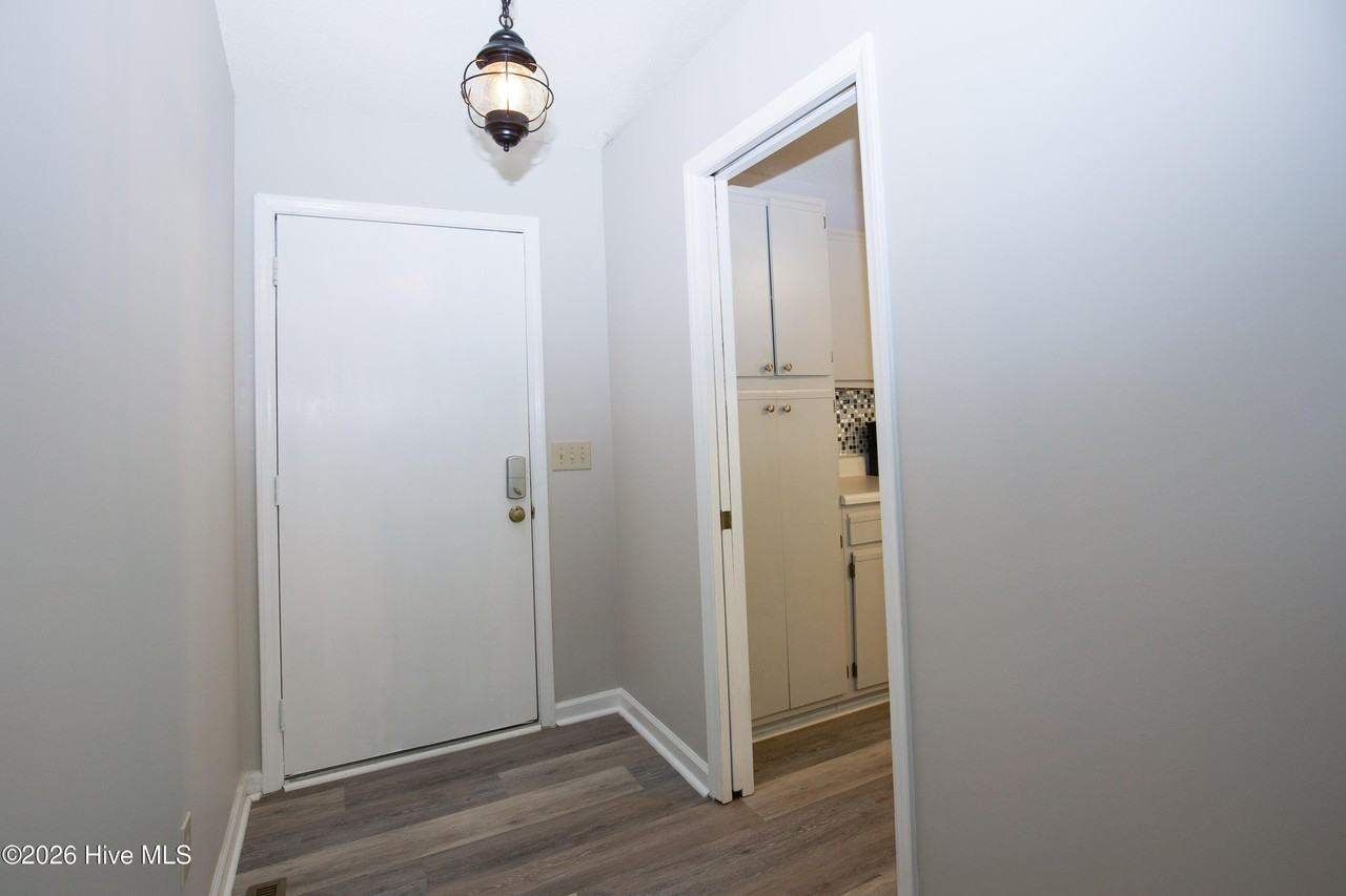 50 Surry Circle Dr N - Photo 5 of 48
