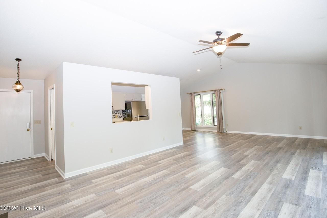 50 Surry Circle Dr N - Photo 7 of 48