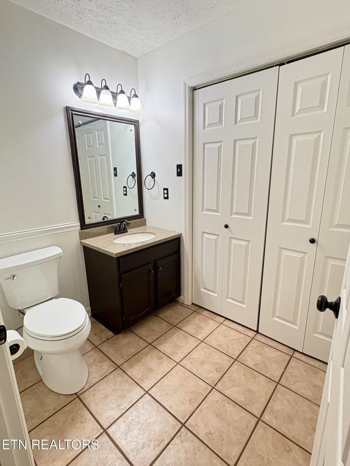1005 Harbour Shore Dr - Photo 2 of 30