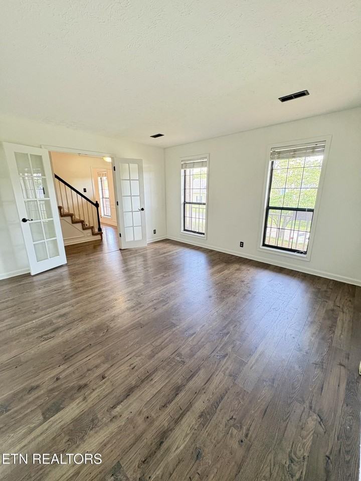 1005 Harbour Shore Dr - Photo 7 of 30