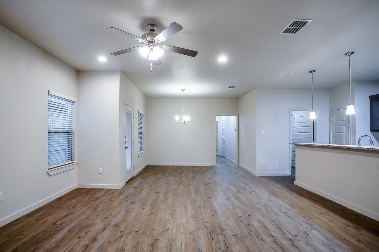 2525 134th St - Photo 2 of 13