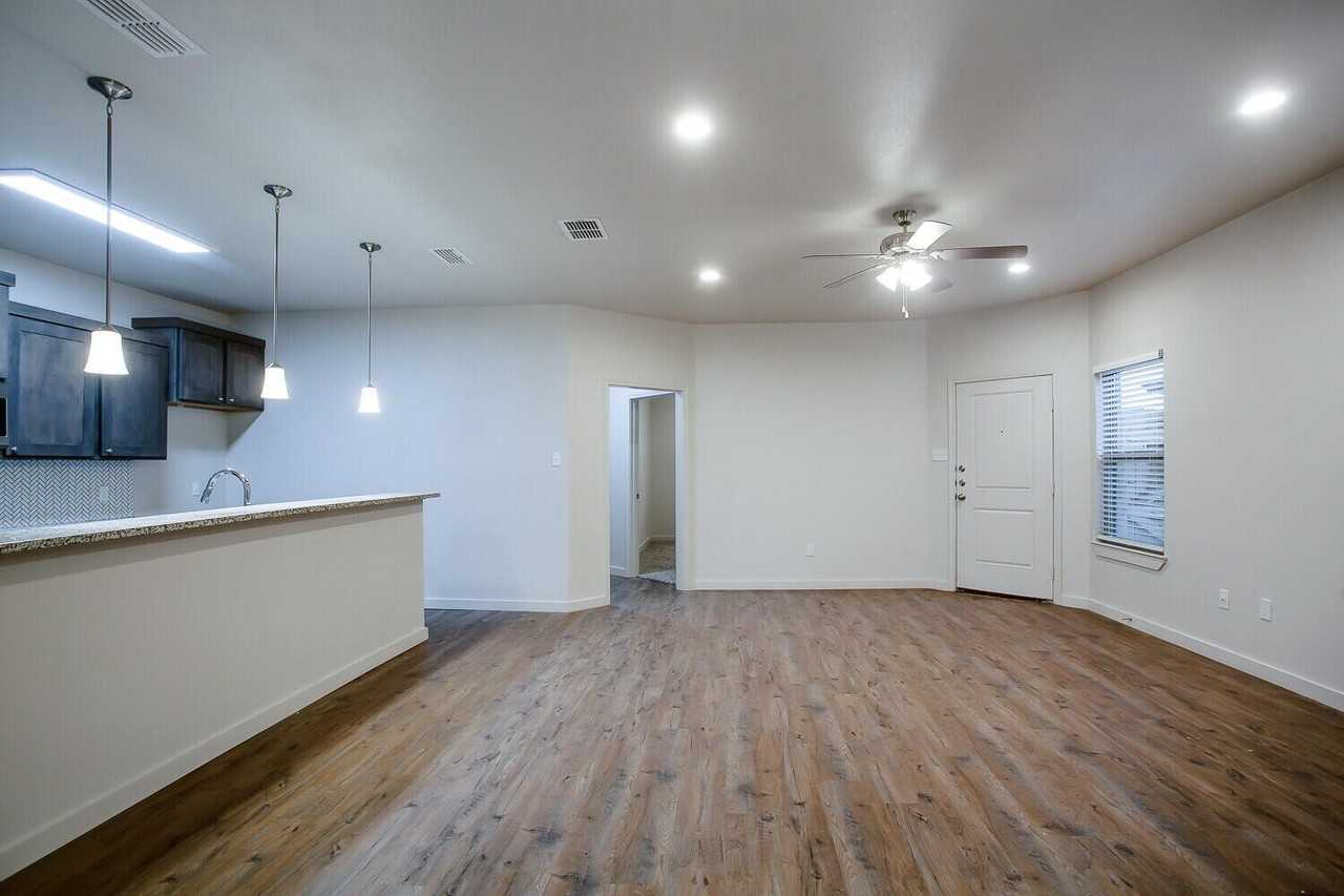 2525 134th St - Photo 4 of 13