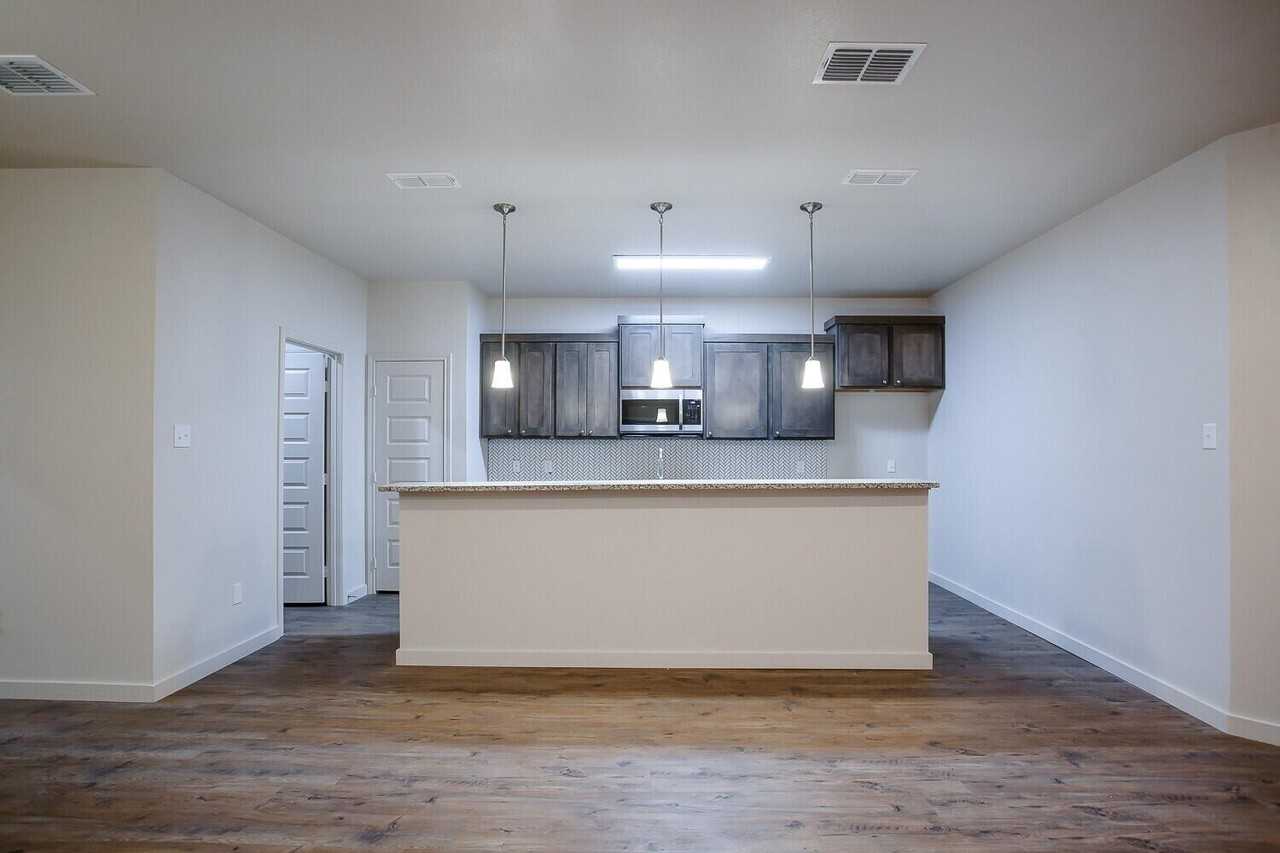 2525 134th St - Photo 5 of 13