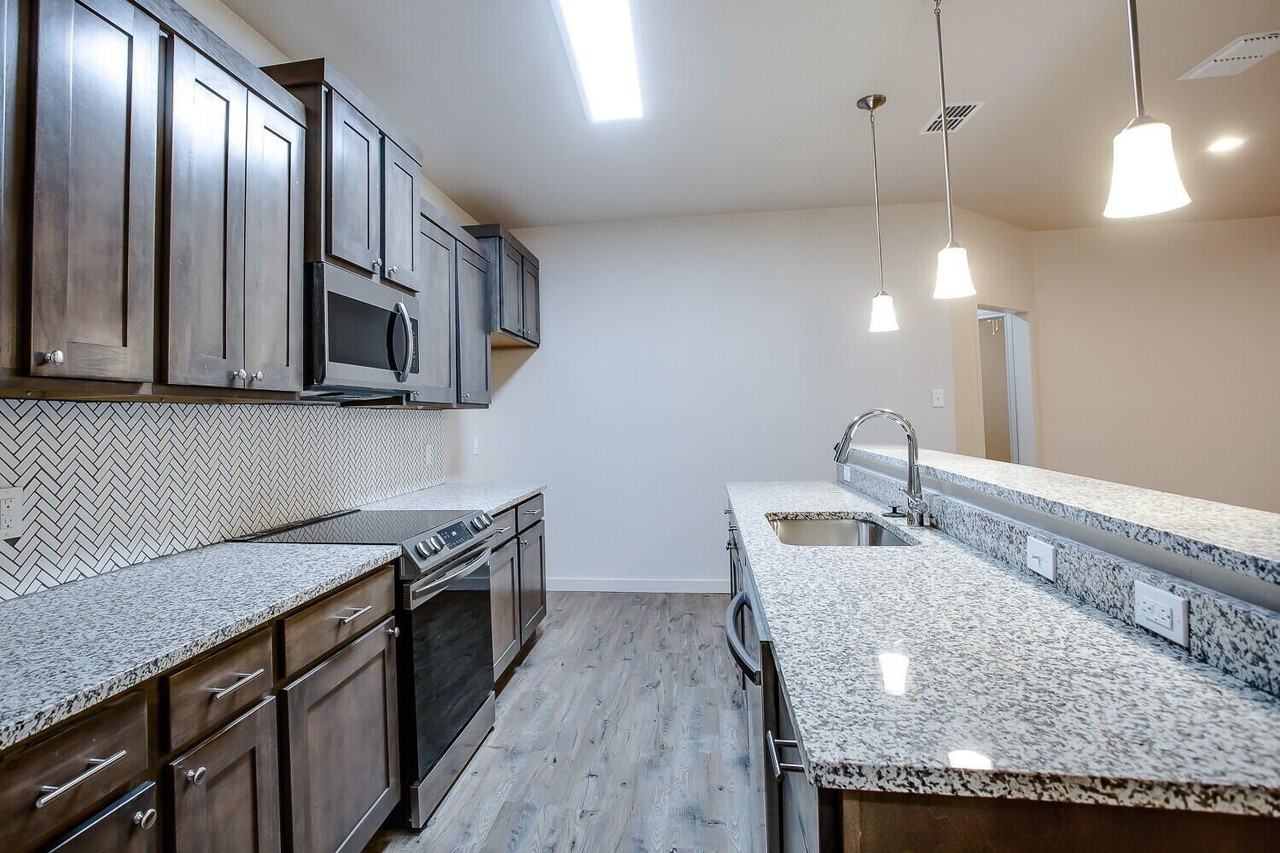 2525 134th St - Photo 6 of 13