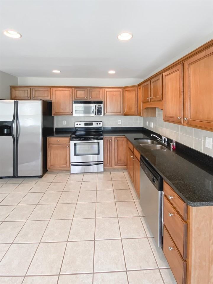 2221 Reserve Ct - Photo 3 of 15