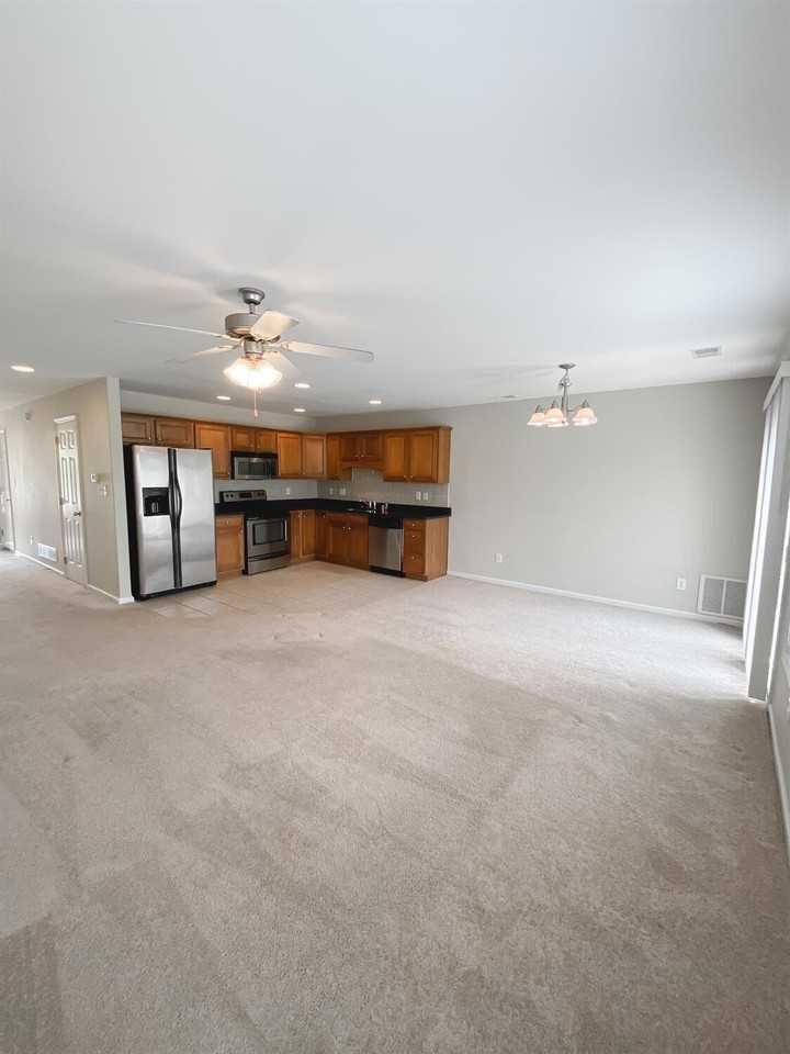 2221 Reserve Ct - Photo 5 of 15